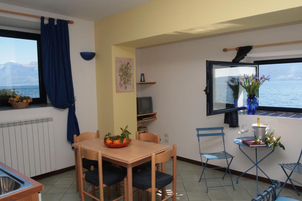 Villa Residence La Limonaia Gargnano Room photo