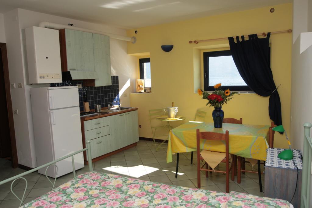 Villa Residence La Limonaia Gargnano Room photo