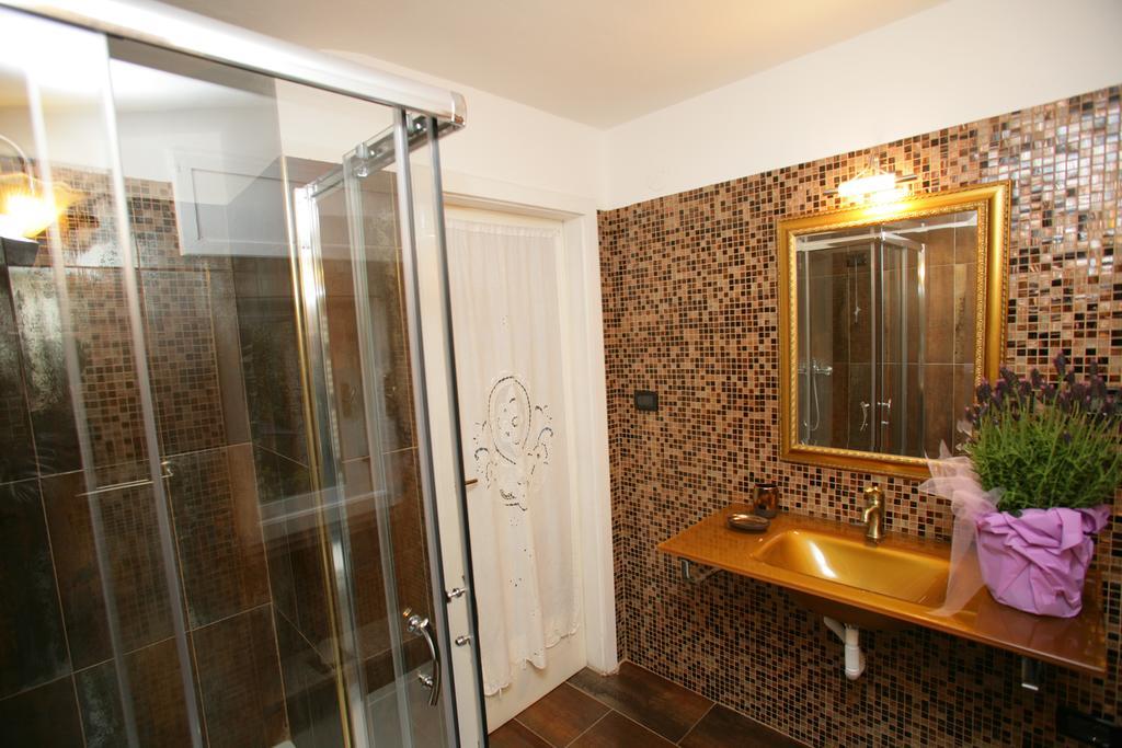 Villa Residence La Limonaia Gargnano Room photo